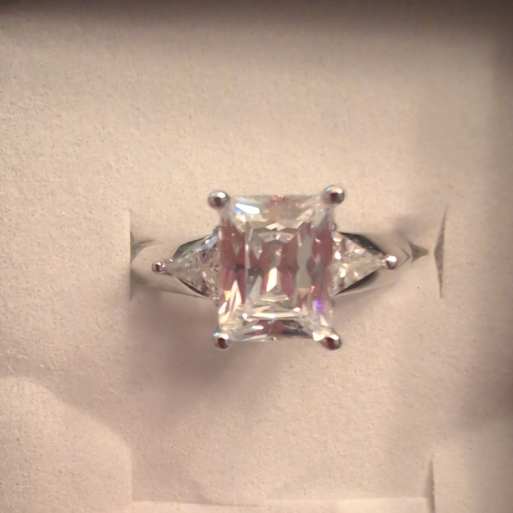 Elegant Diamonique DQ CZ 925 Stamped Silver Women's Ring